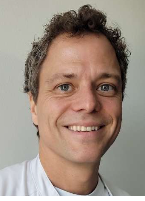Et billede, der indeholder person, Ansigt, smil, murAI-genereret indhold kan være ukorrekt.